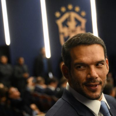 presidente da cbf barra uniforme vermelho dos goleiros na co 20260623
