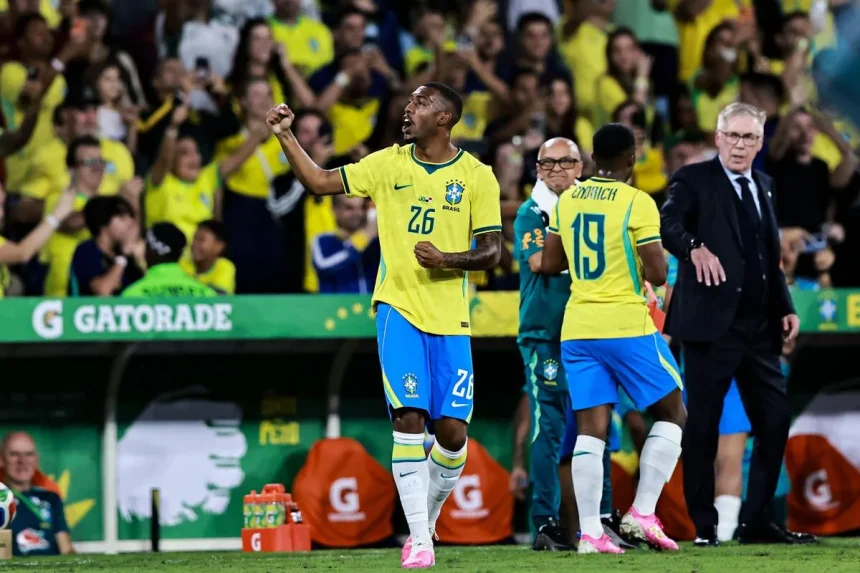Ancelotti testa Rayan entre os titulares e volta a usar esquema com quatro atacantes