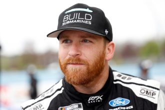 RFK Racing renova com Buescher e aposta no Ford #17 por mais temporadas