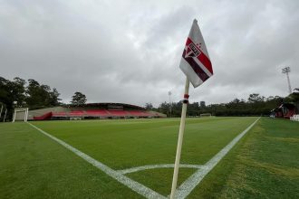 São Paulo corta equipe da base e planeja demitir mais oito profissionais