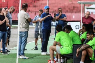 Santa Cruz paga atrasados e bônus antes de duelo na Série C