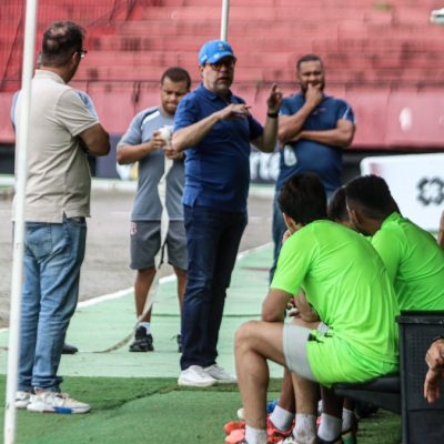 santa cruz paga atrasados e b nus antes de duelo na s rie c 20260619