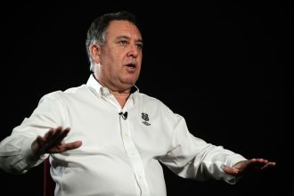Santos FC deve R$ 1,09 bi e enfrenta crise financeira histórica