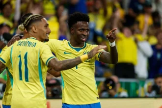 Futebol na TV hoje: Brasil estreia na Copa e programação traz quatro jogos neste sábado (13)
