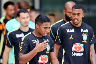 Sem Raphinha, Ancelotti define substituto para ponta direita do Brasil