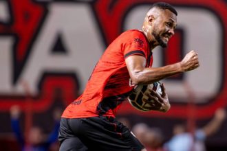 Sem técnico e sem artilheiro, Atlético-GO enfrenta Sport na Série B