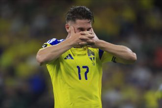Suécia vence estreia na Copa com gol e comemoração viral de Gyökeres