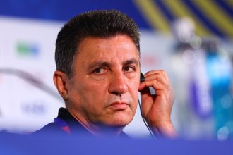 Técnico do Irã revela drama antes da Copa: ’40 horas viajando em guerra’