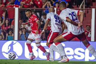 Timbu perde para Vila Nova e vive pior fase na Série B 2026