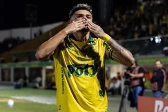 Tiquinho Soares e Santos em tratativas para rescisão contratual