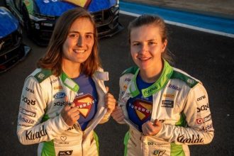 Tomaselli e Calderón com pintura especial na NASCAR Brasil para promoção de filme
