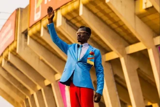 Torcedor imóvel vira símbolo do Congo na Copa do Mundo 2026