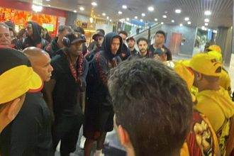Torcida do Sport cobra elenco e diretoria após derrota para o Fortaleza