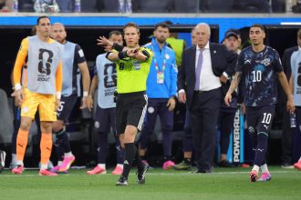 VAR expulsa jogador por gesto inédito na Copa do Mundo 2026