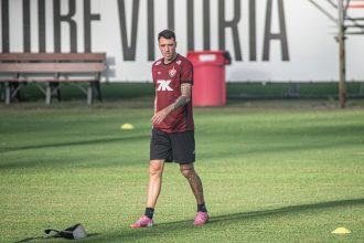 Vitória mira reforços e negocia empréstimo de atacante para o 2º semestre