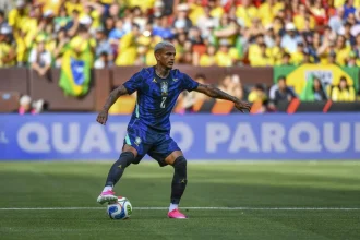 Ancelotti evita diagnóstico imediato e cita opções caso Wesley seja cortado da seleção