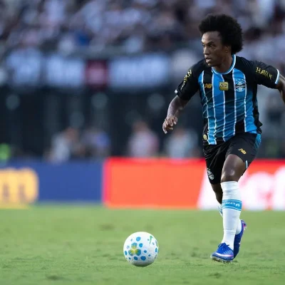 Grêmio mira arrecadar R$ 150 milhões com vendas de jogadores na próxima janela