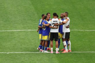 Zagueiro muçulmano defende oração cristã de alemães com rivais na Copa