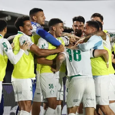 Abel exalta força do Palmeiras e isenta arbitragem após 4 a 0