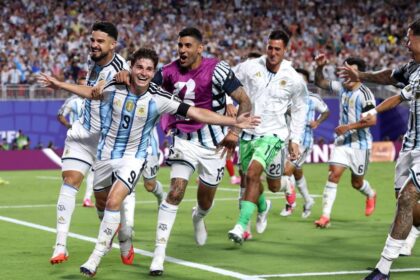 argentina supera su a na prorroga o e enfrenta inglaterra na 20260712