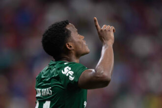 Arias brilha pelo Palmeiras: marca e assiste na goleada