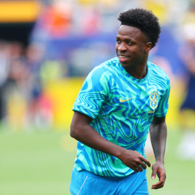 Arsenal prepara oferta recorde para tirar Vini Jr. do Real Madrid