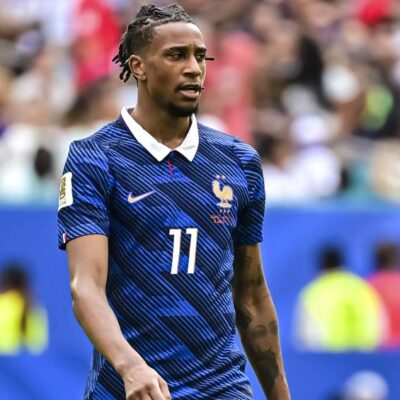 Atacante francês Michael Olise é acusado de não reconhecer filha