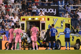 Berterame é levado de ambulância após choque de cabeça contra Montreal