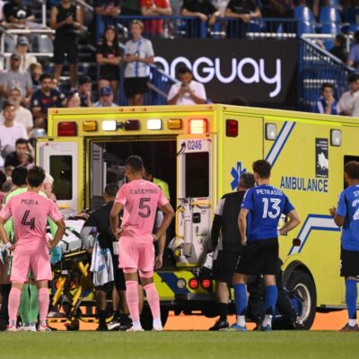 Berterame é levado de ambulância após choque de cabeça contra Montreal