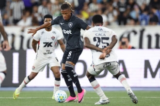 Botafogo barra saída de Danilo e exige €35–40 mi