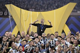 Botafogo encara Cruzeiro no Mineirão e reencontra Artur Jorge