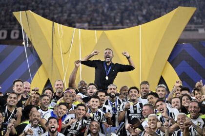 Botafogo encara Cruzeiro no Mineirão e reencontra Artur Jorge