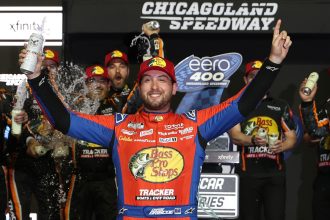 Briscoe conquista vitória em Chicagoland e lidera 1-2-3 da Joe Gibbs na NASCAR Cup