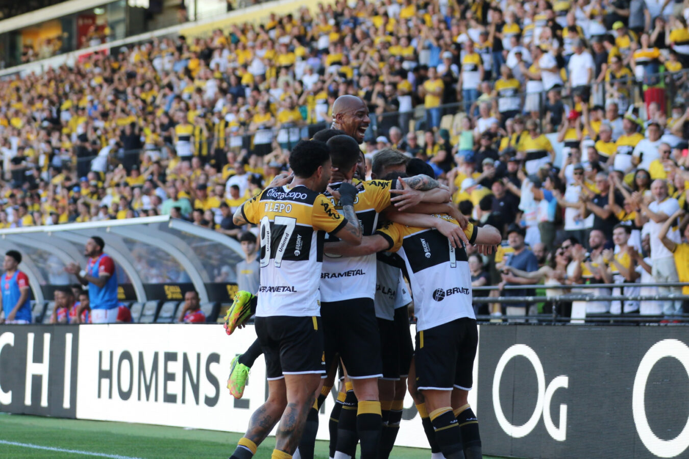Criciúma lidera e tem 72% de chance de subir; América-MG e Ponte em risco