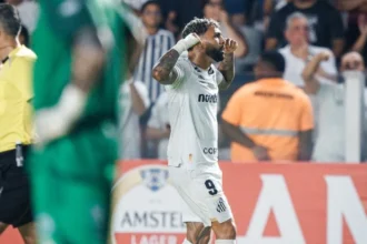 Cuca alerta para defesas do Santos e destaca cobranças de Neymar