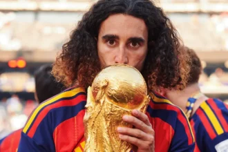 Cucurella lidera comemorações da Espanha após conquista do bicampeonato mundial