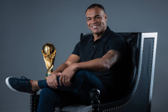 Denilson critica jogadores do Brasil e pede mais conexão com torcedores
