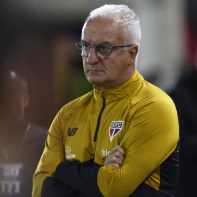 Dorival minimiza crise financeira e cobra foco após virada