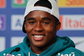 Endrick cita papo com veteranos e confiança em Ancelotti: “iluminado”
