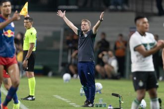Fernando Seabra permanece no Coritiba após impasse com o Vasco; entenda a situação
