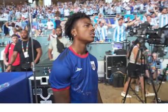FIFA investiga torcedores argentinos por racismo contra influenciador IShowSpeed