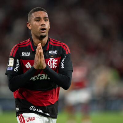 Flamengo tropeça no Maracanã, mas mantém viva luta pelo título
