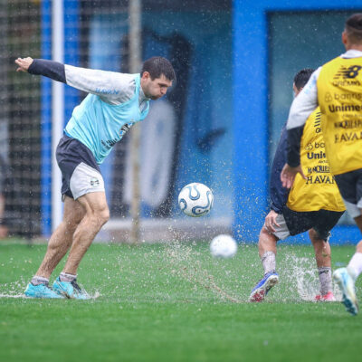 Grêmio busca zagueiro para substituir Viery e reforçar a defesa