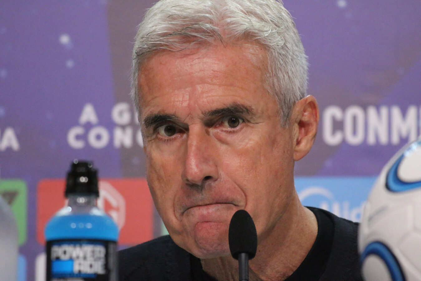 Grêmio confirma permanência de Luís Castro após vaias e eliminação