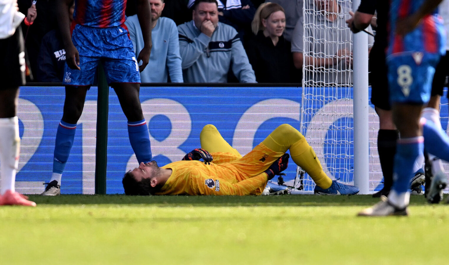 Inglaterra testa regra que retira jogador por minuto após lesão de goleiro