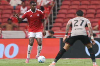 Inter poupa Félix Torres: não paga multa e perde zagueiro contra o Corinthians