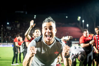 Jair Ventura atinge 50 jogos no Vitória após início complicado na temporada