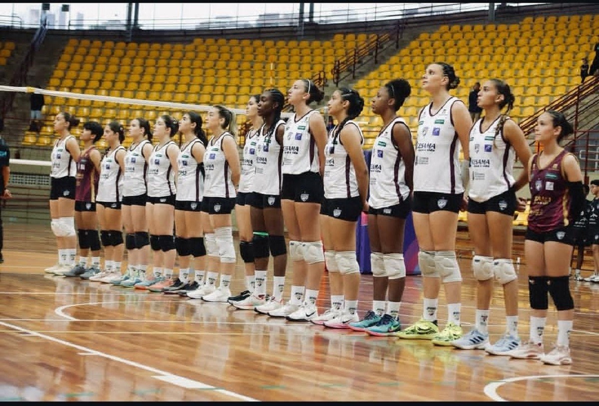 JF Vôlei faz estreia na Superliga C com time adolescente