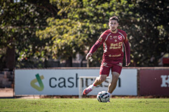 João Vieira fala sobre a busca do Vila Nova pela liderança na Série B