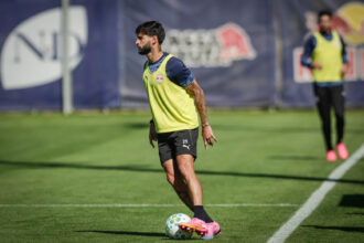 Juninho Capixaba treina e pode reforçar Bragantino contra o Coritiba